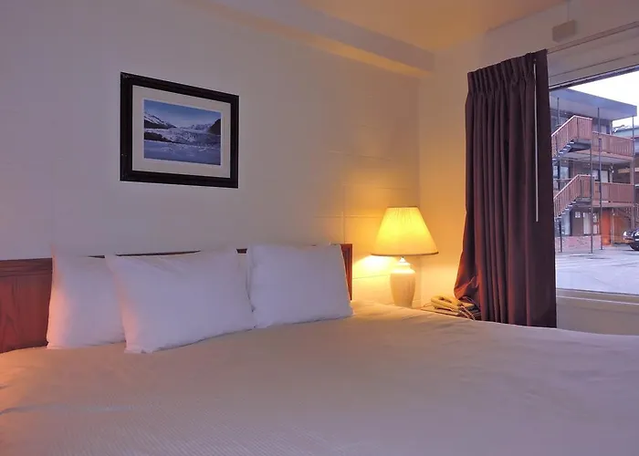 The Driftwood Lodge